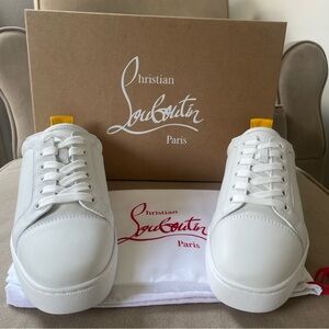 Christian Louboutin Men’s Fun Louis Junior Flat in White/Pollen in size 42